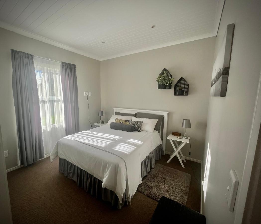 Serenity Self-Catering 2-Bed Unit Херманус Экстерьер фото
